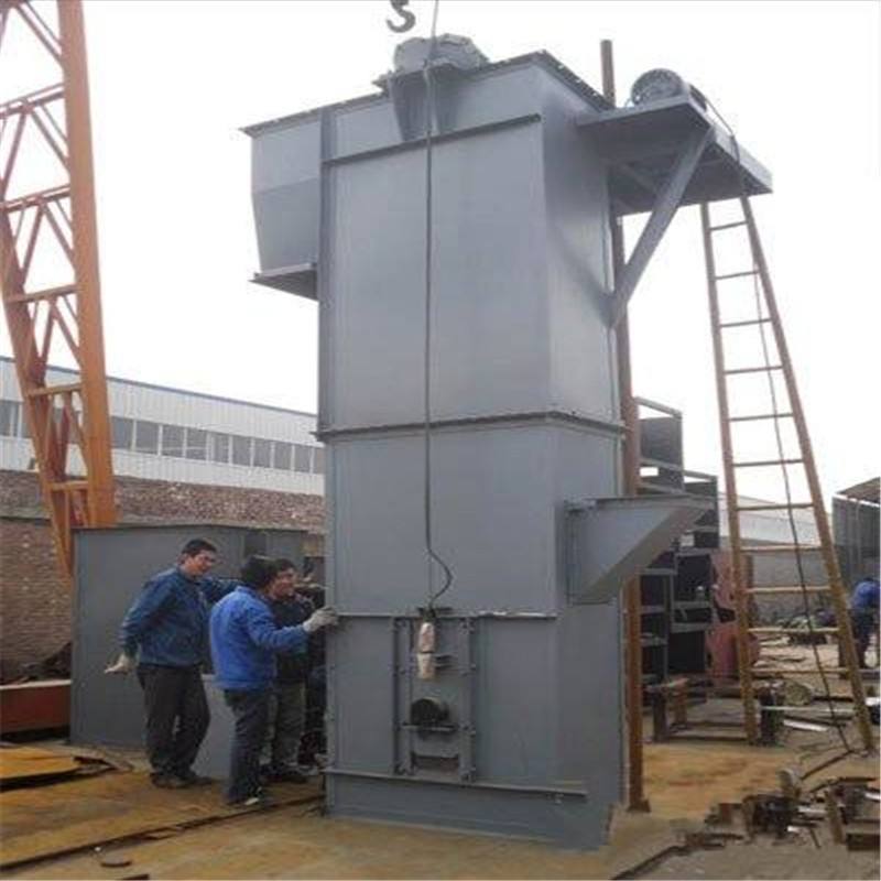 斗式提升機廠家現(xiàn)場安裝圖片