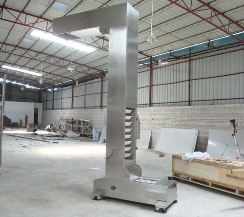 奧創(chuàng)Z型翻斗提升機展示