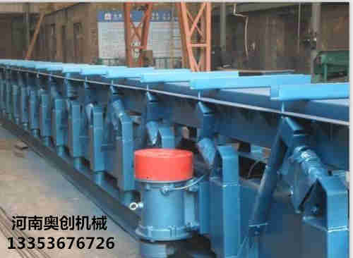 耐高溫水平振動輸送機(jī)2