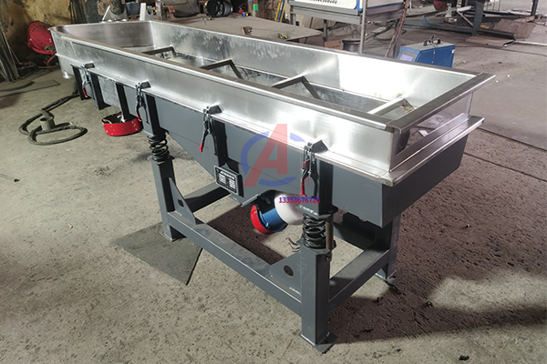 土豆使用直線篩進(jìn)行分級